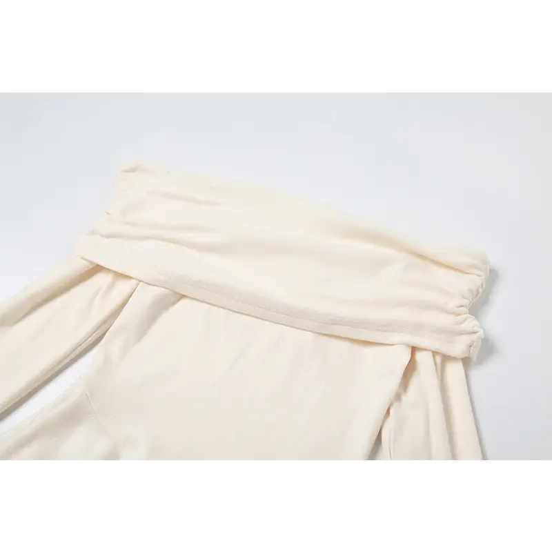 Off-the-shoulder long-sleeved top.