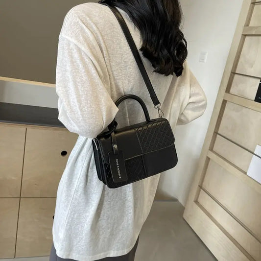 ChicNiche: Women’s Artistry Shoulder Bag