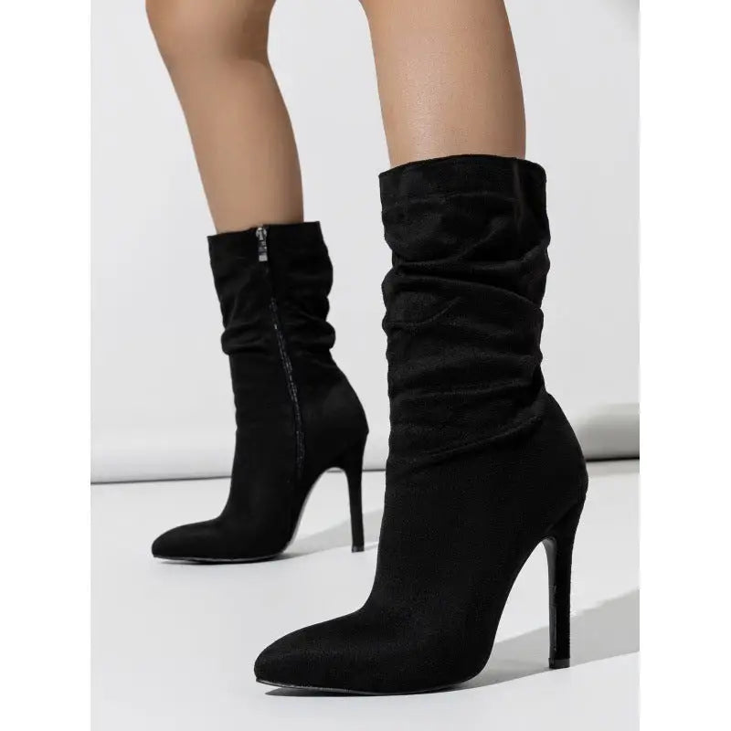 ChicStride: Natural Wrinkle Pointed Toe Boots - Black / 35