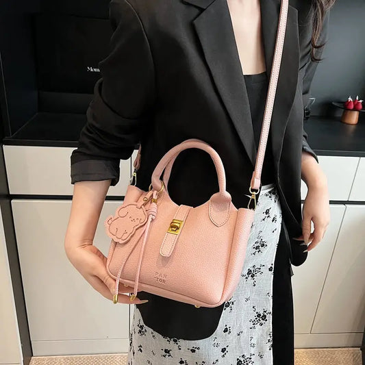 FashPort MessBag: Stylish & Convenient