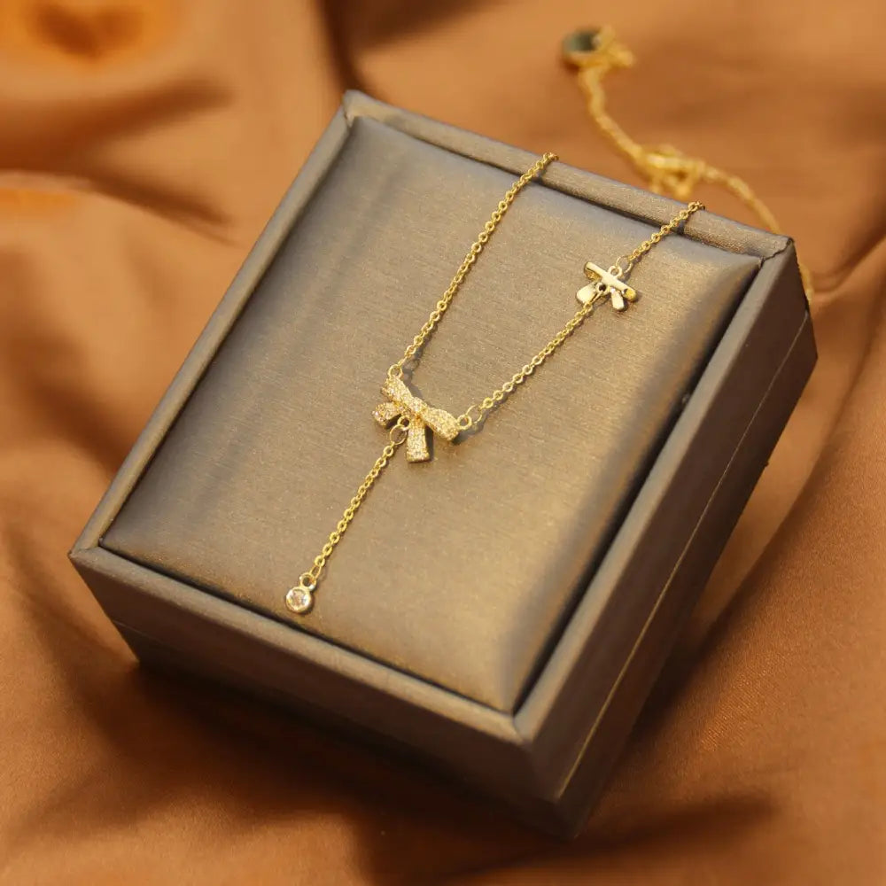 GleamLink: Timeless Clavicle Chain Necklace - QZ1609