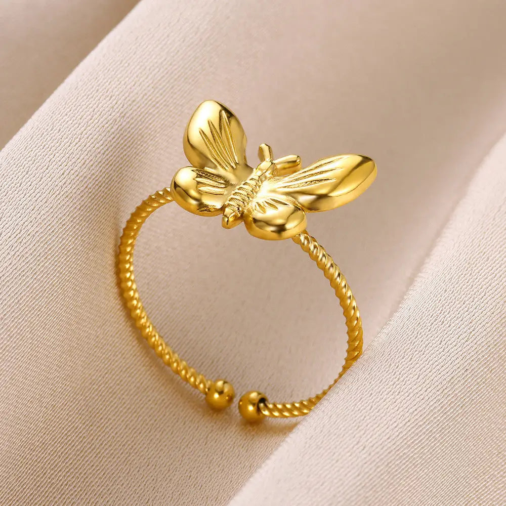 Golden Heartfly Ring - 8K Gold Plated Beauty