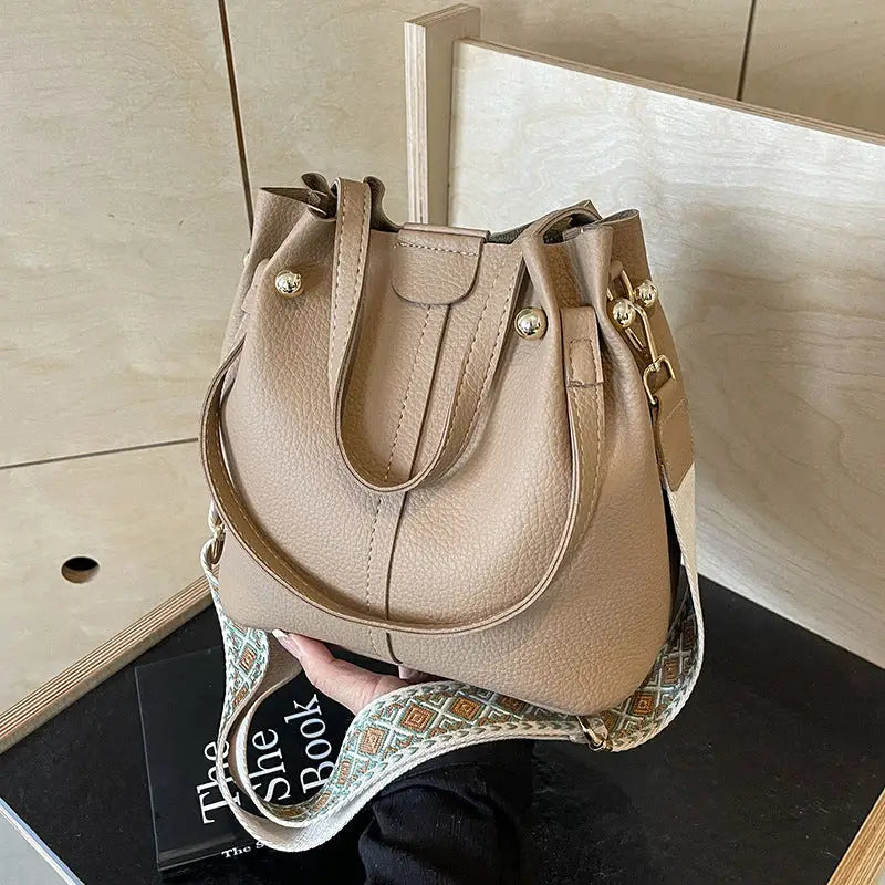 Medium Retro PU Handbag with Sandwich Pocket in Classic Colors - Khaki