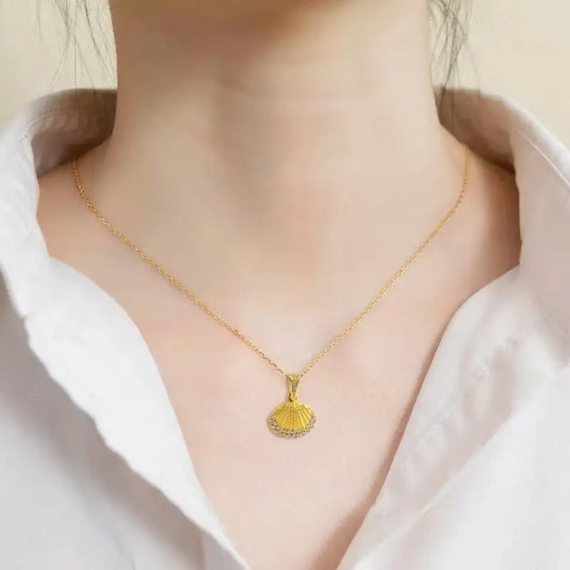 OceanGlow 18K Gold Necklace with Vibrant Shine