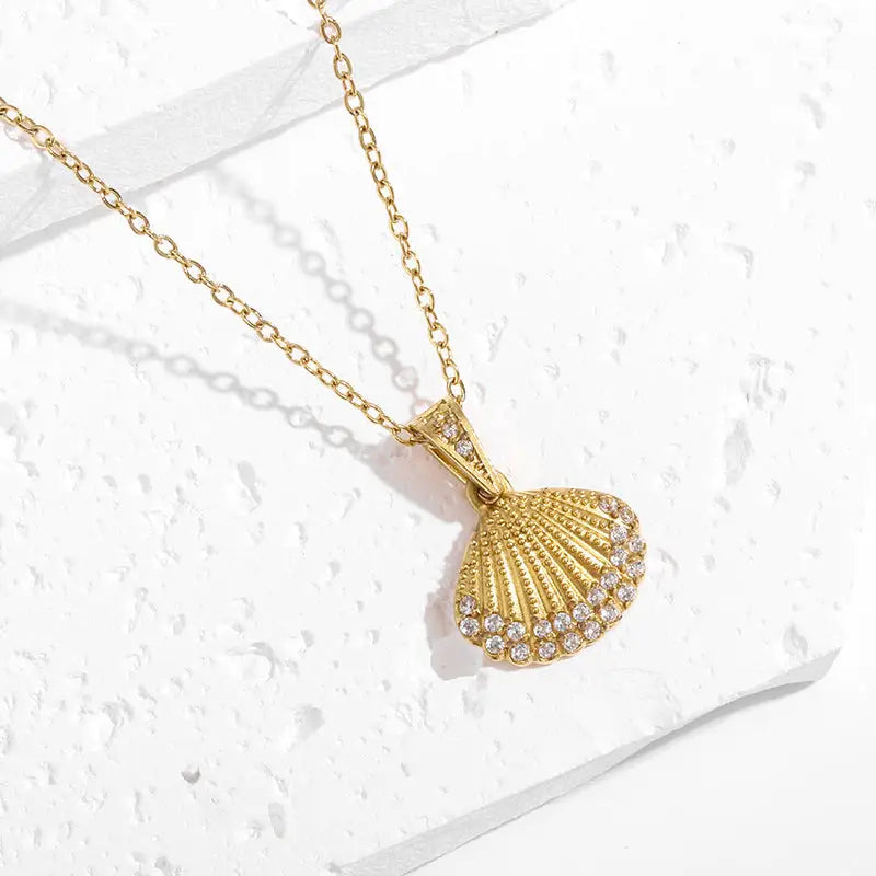 OceanGlow 18K Gold Necklace with Vibrant Shine - 18K Golden Shell N0407G