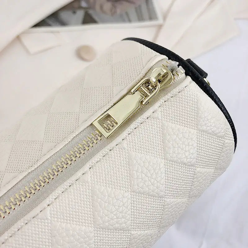 Polyester PU Cylindrical Suitcase Messenger Bag with Chain and Pockets