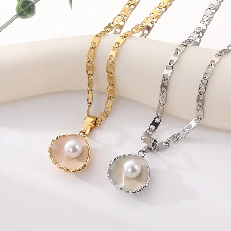 Shelluxe Pearl Necklace