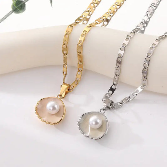 Shelluxe Pearl Necklace