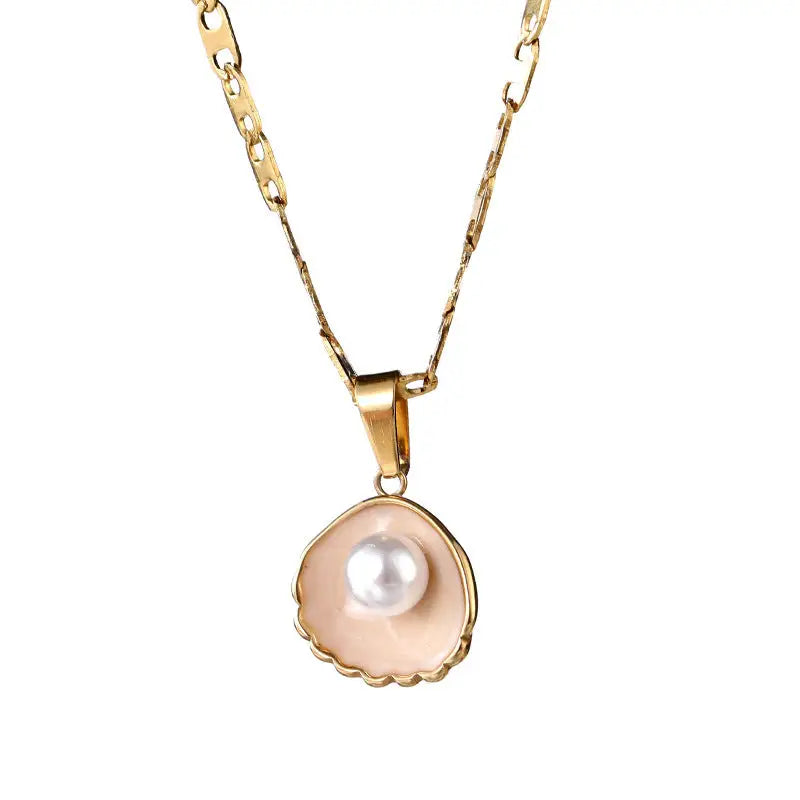 Shelluxe Pearl Necklace
