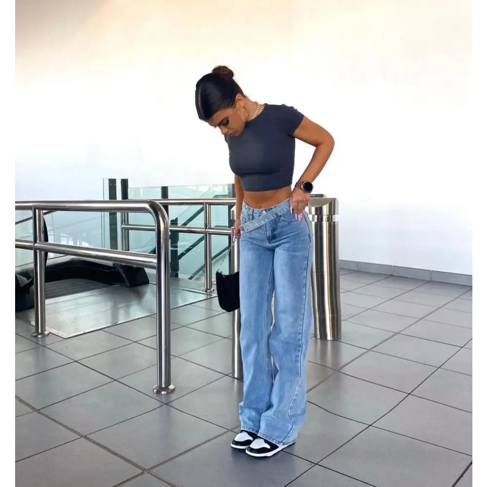 Skyline Chic: Bevel Button Straight Jeans