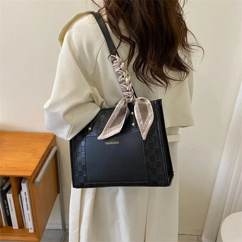 Stitching Soft PU Bucket Bag with Sandwich Pocket and Mobile Phone Compartment