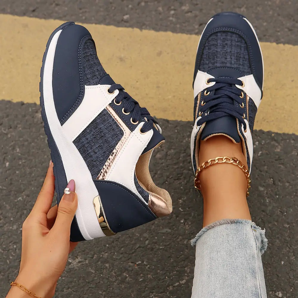Stride Chic: Women’s Colorblock Lace-Up Sneakers - Blue / Size37 - 4