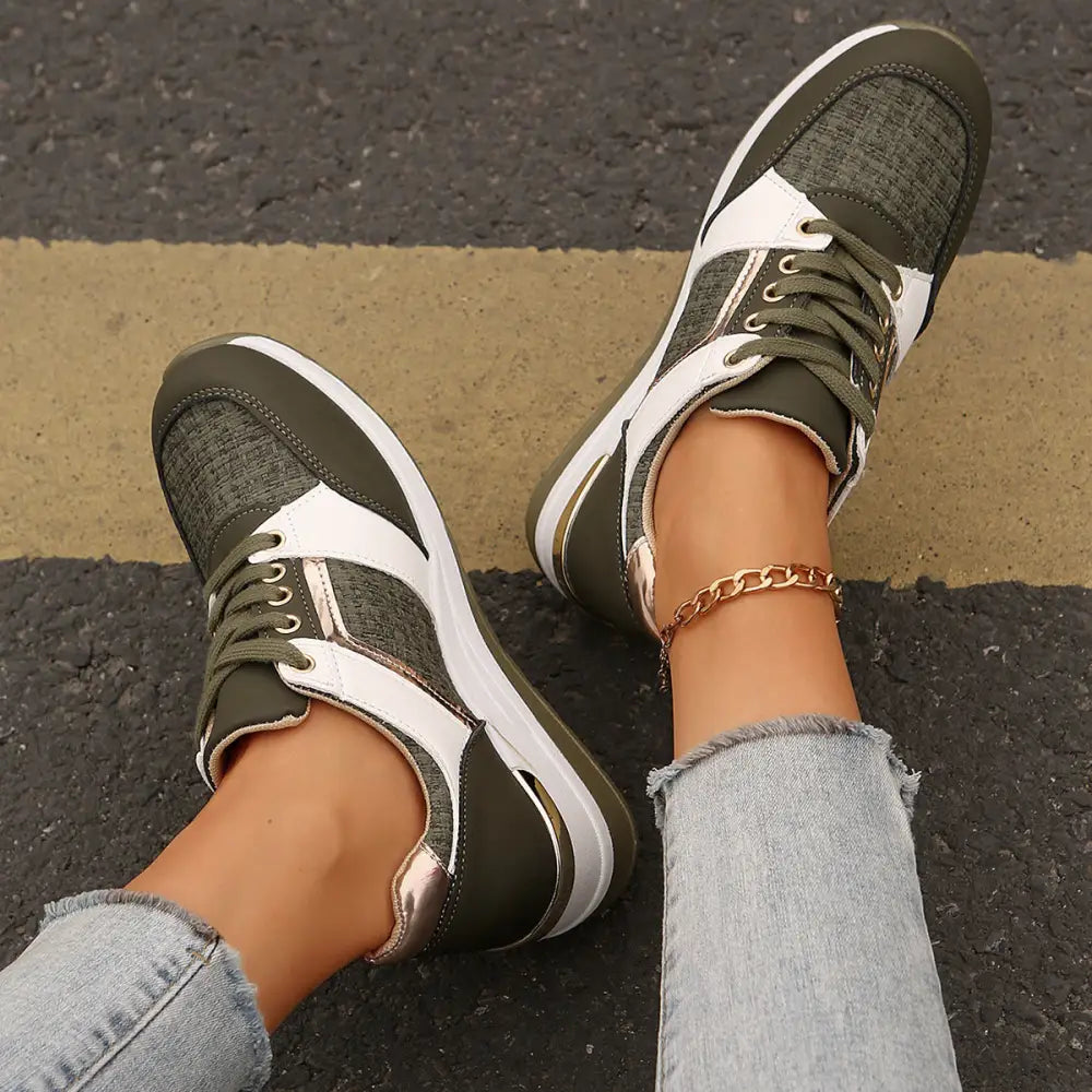 Stride Chic: Women’s Colorblock Lace-Up Sneakers - Green / Size37 - 4