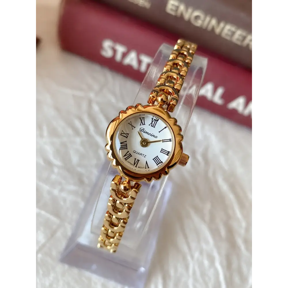 Timeless Chic: Retro Quartz Women’s Bracelet Watch