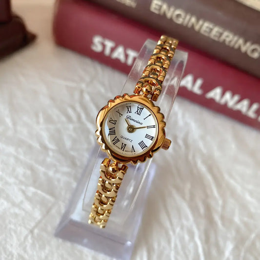 Timeless Chic: Retro Quartz Women’s Bracelet Watch